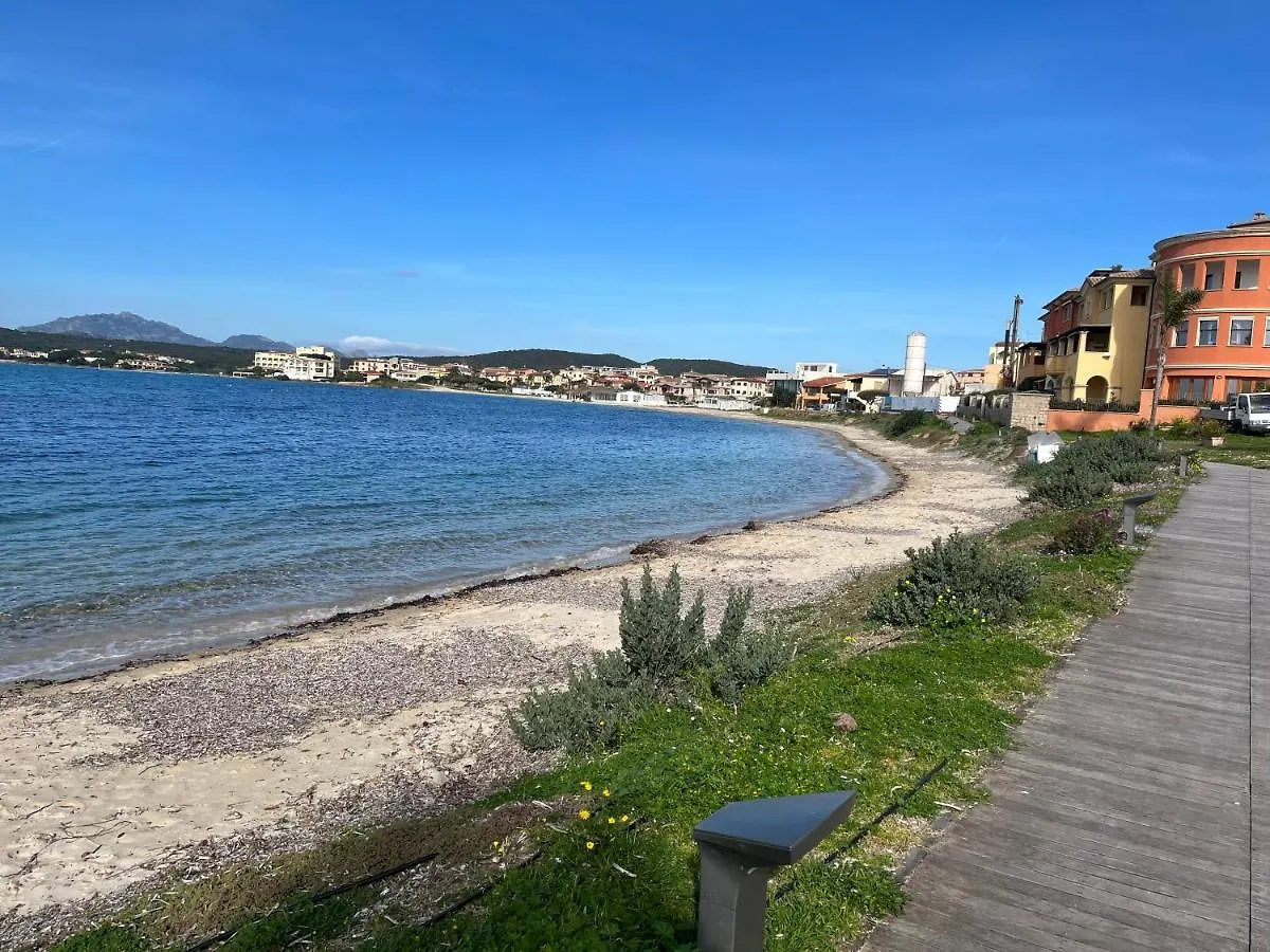 Ampio Monolocale Apartment Golfo Aranci Italy